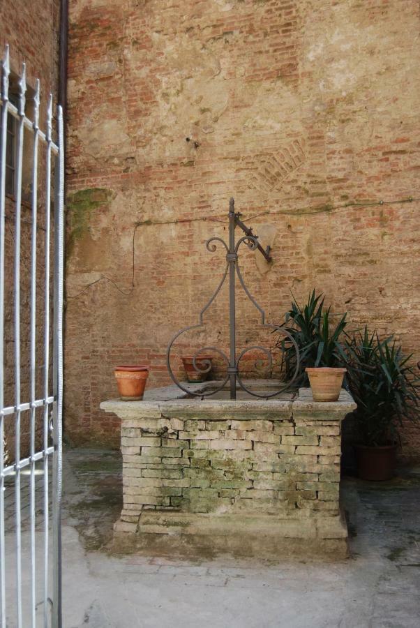 Antica Dimora Del Buongoverno Hotel Siena Exterior photo