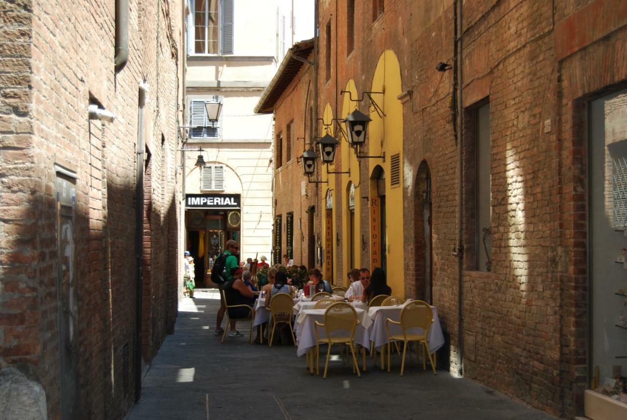 Antica Dimora Del Buongoverno Hotel Siena Exterior photo